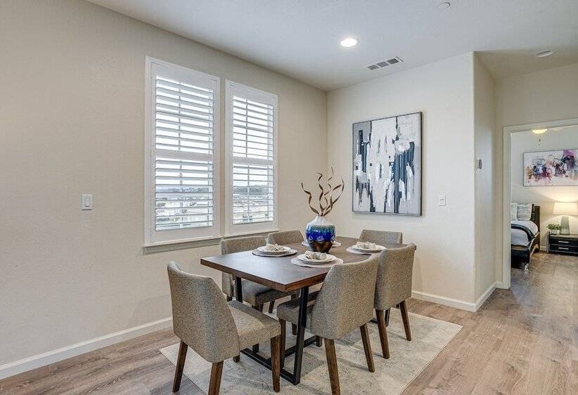 Richmond Vacation Rental: 1 Mi To Shoreline