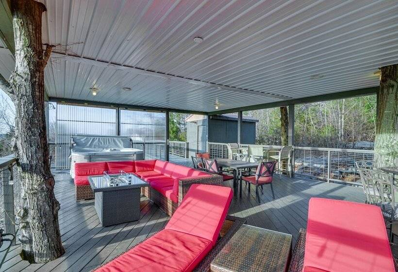 River View Somerset Home: Large Deck, Fire Pit!