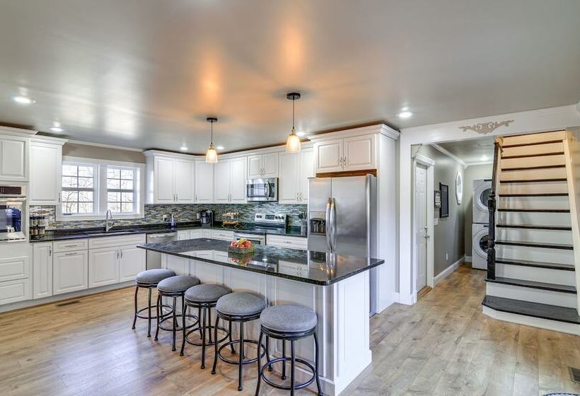 River View Somerset Home: Large Deck, Fire Pit!