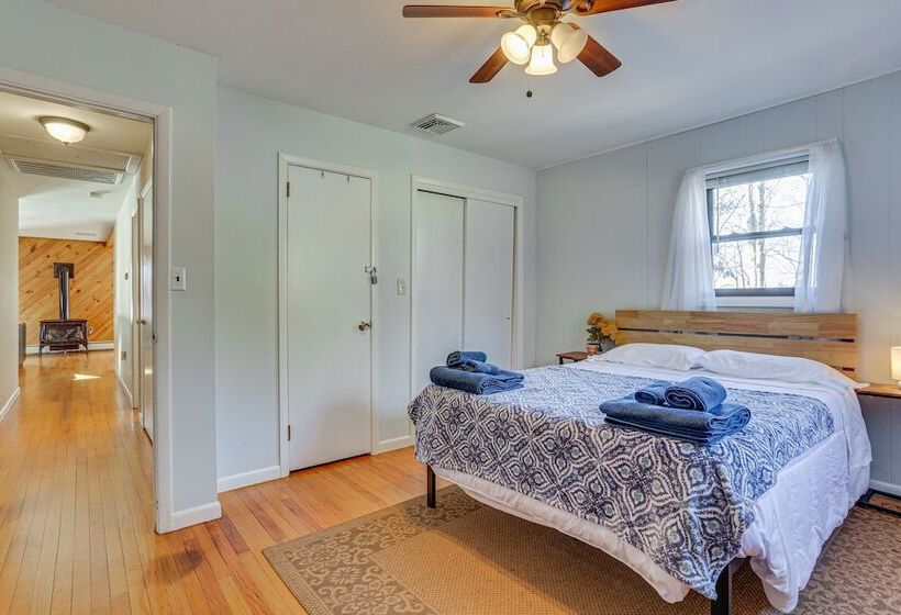 Rock Hill Home W/ Fire Pit On Wanaksink Lake!