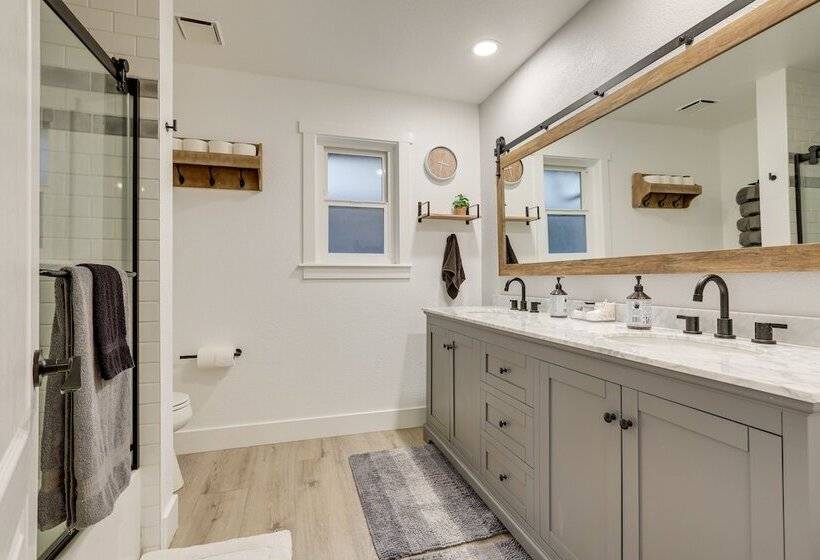 Roseville Home W/ Pool, 5 Mi To Folsom Lake!