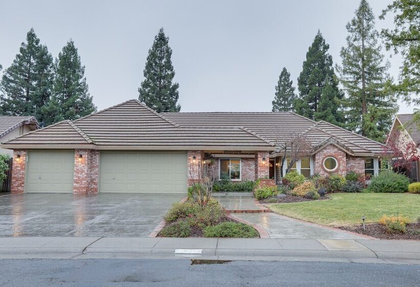 Roseville Home W/ Pool, 5 Mi To Folsom Lake!