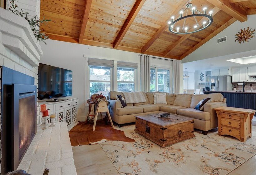 Roseville Home W/ Pool, 5 Mi To Folsom Lake!