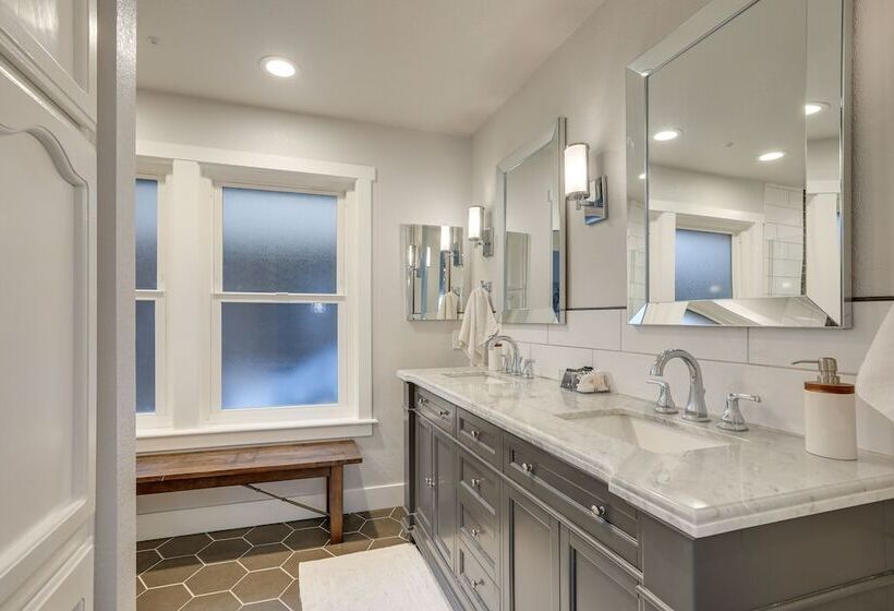 Roseville Home W/ Pool, 5 Mi To Folsom Lake!