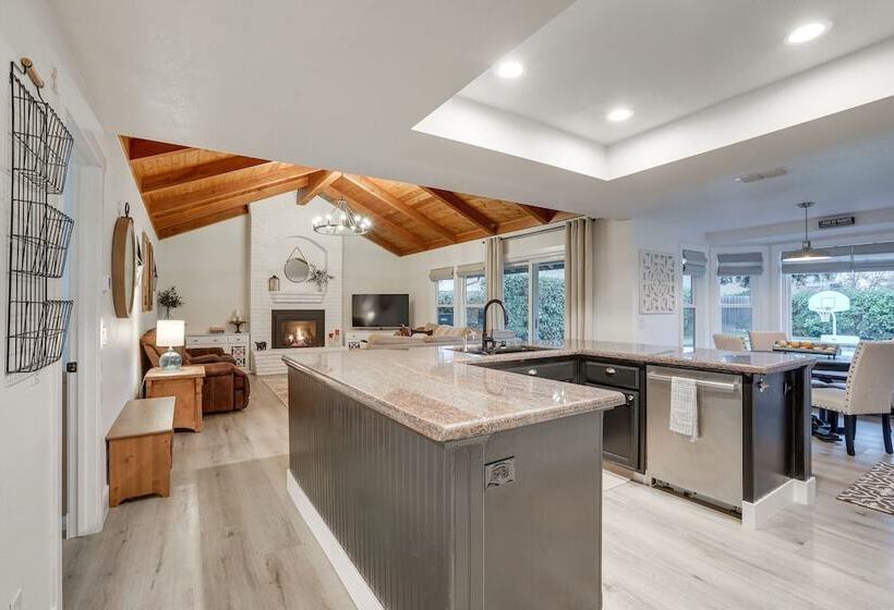 Roseville Home W/ Pool, 5 Mi To Folsom Lake!