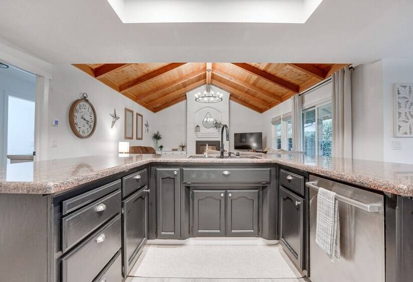 Roseville Home W/ Pool, 5 Mi To Folsom Lake!