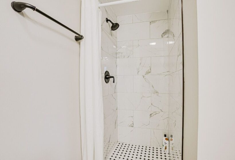 Sanford Family Home W/ Deck ~ 2 Mi To Downtown!