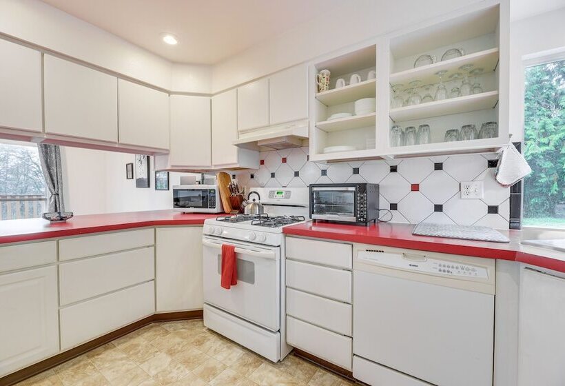 Serene Shelton Home Puget Sound Access!