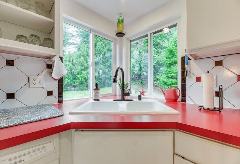 Serene Shelton Home Puget Sound Access!