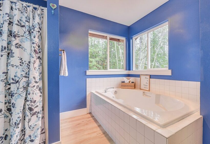 Serene Shelton Home Puget Sound Access!