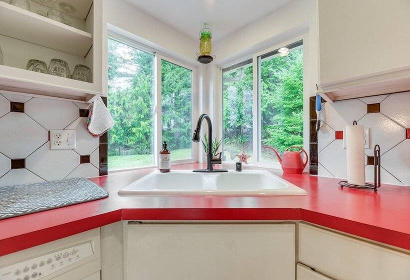 Serene Shelton Home Puget Sound Access!