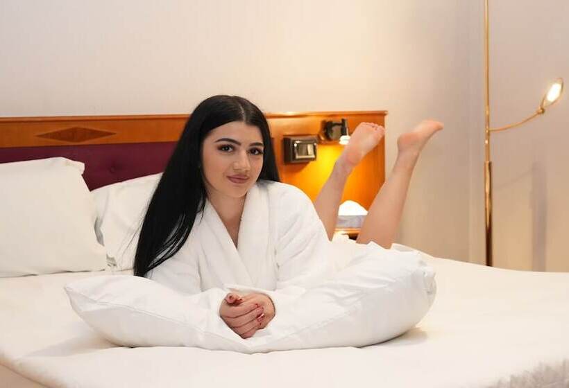 Sn Hotel And Restaurant