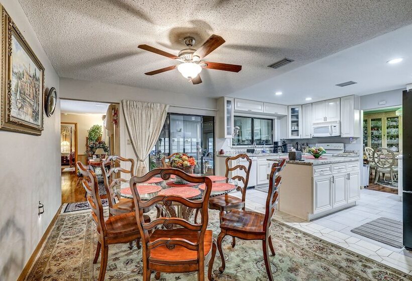 Spacious Brandon Home: 10 Mi To Downtown Tampa!