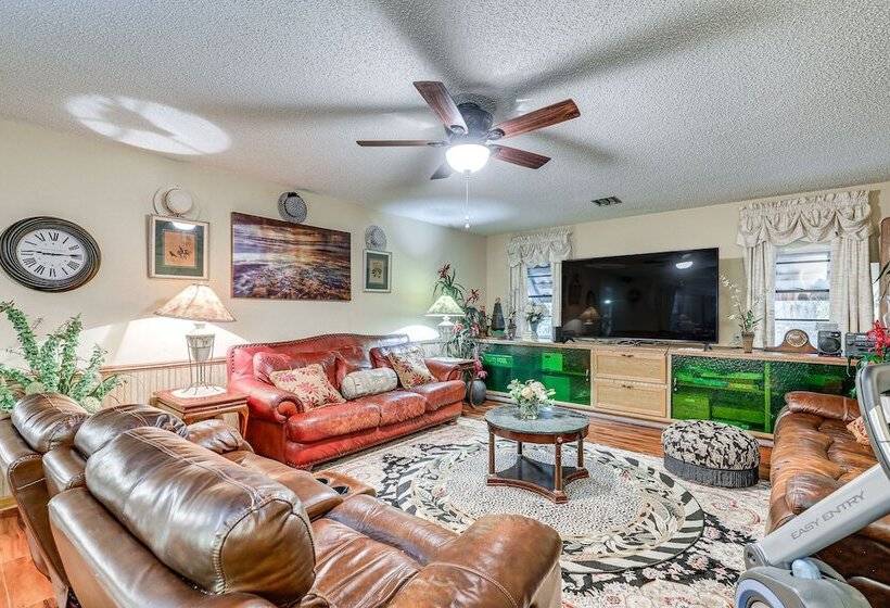 Spacious Brandon Home: 10 Mi To Downtown Tampa!