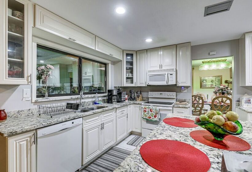 Spacious Brandon Home: 10 Mi To Downtown Tampa!