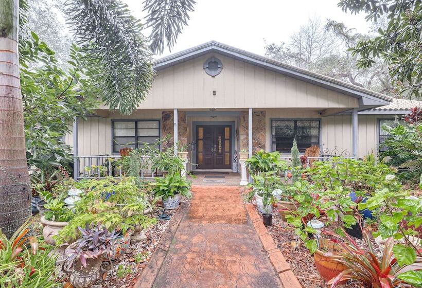 Spacious Brandon Home: 10 Mi To Downtown Tampa!