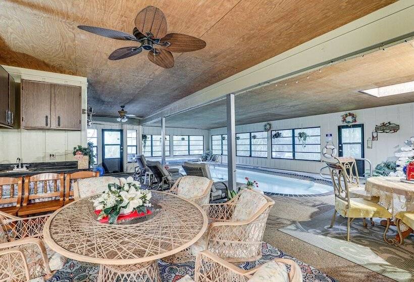 Spacious Brandon Home: 10 Mi To Downtown Tampa!