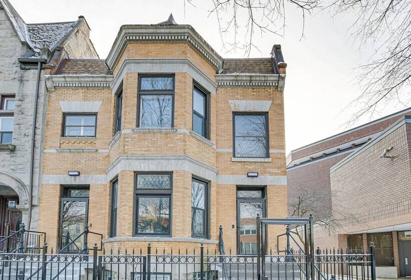 Spacious Condo W/ Deck ~ 3 Mi To Downtown Chicago!