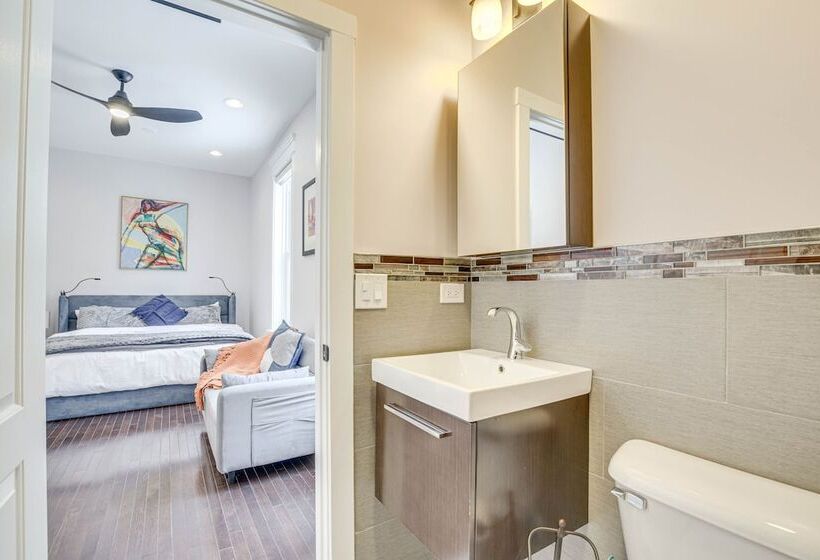 Spacious Condo W/ Deck ~ 3 Mi To Downtown Chicago!