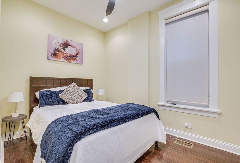 Spacious Condo W/ Deck ~ 3 Mi To Downtown Chicago!