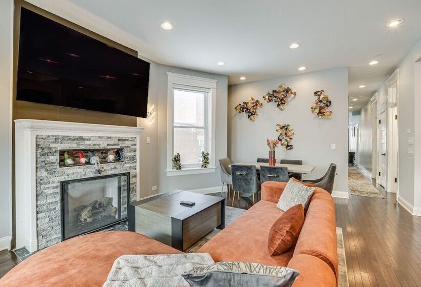 Spacious Condo W/ Deck ~ 3 Mi To Downtown Chicago!