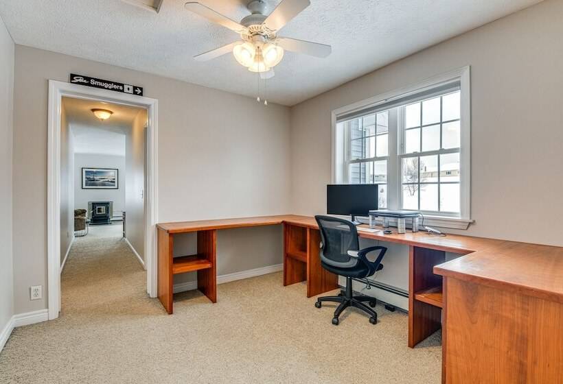 Spacious Family Home W/ Deck & Yard: 5 Mi To Stowe