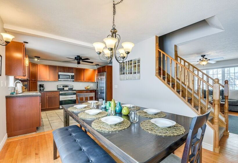 Spacious Family Home W/ Deck & Yard: 5 Mi To Stowe