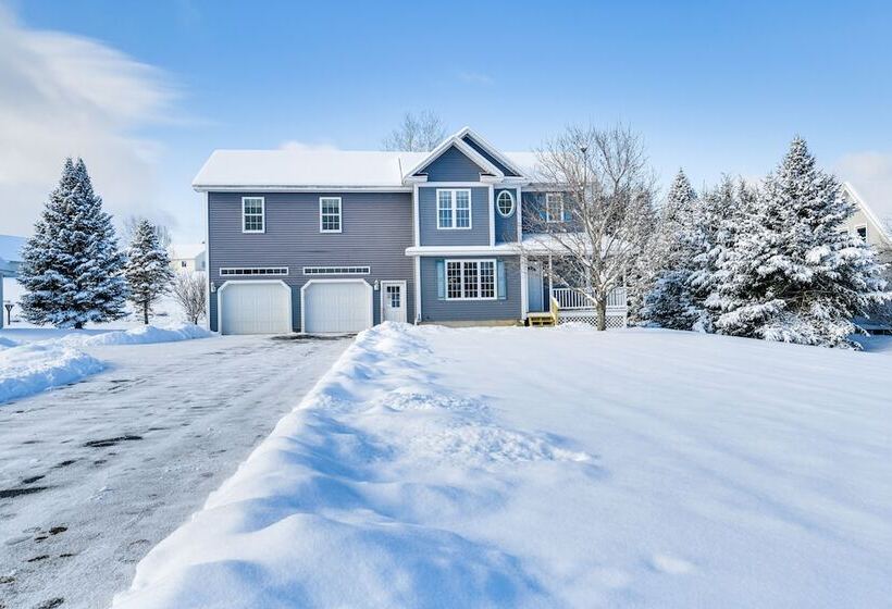 Spacious Family Home W/ Deck & Yard: 5 Mi To Stowe