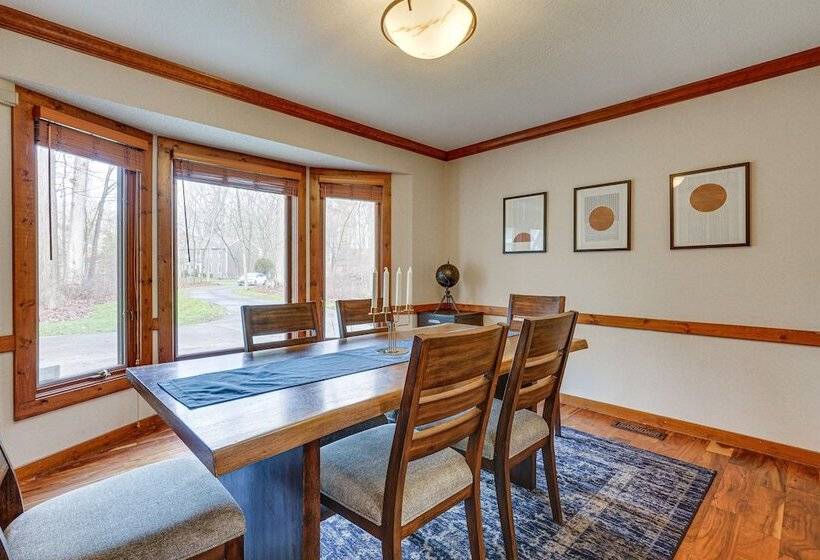 Spacious Fort Wayne Home W/ Hot Tub + Sauna!