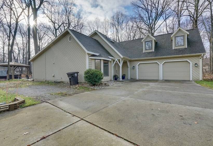 Spacious Fort Wayne Home W/ Hot Tub + Sauna!