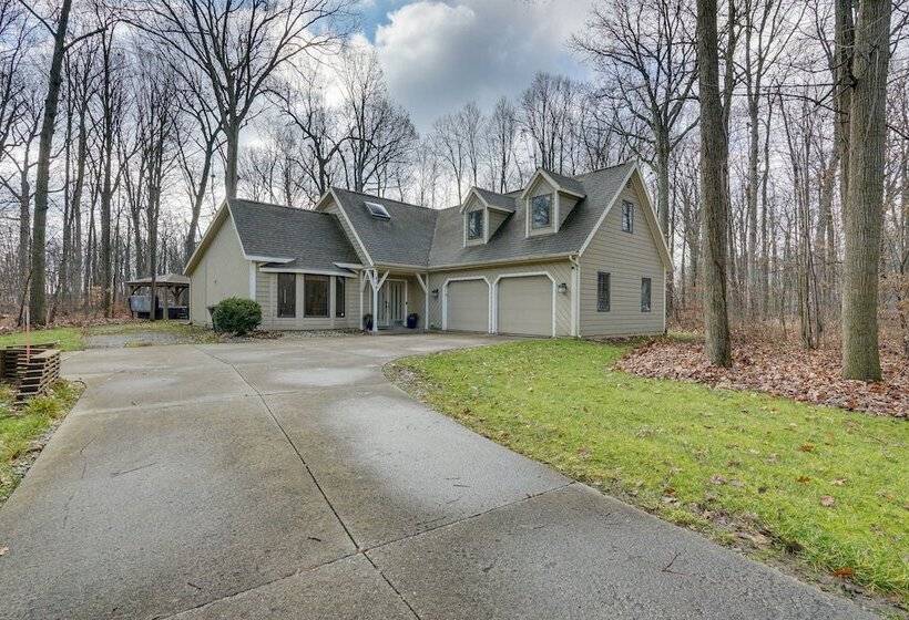 Spacious Fort Wayne Home W/ Hot Tub + Sauna!