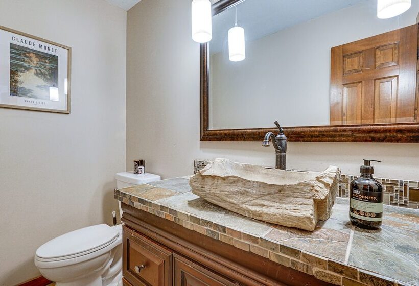 Spacious Fort Wayne Home W/ Hot Tub + Sauna!