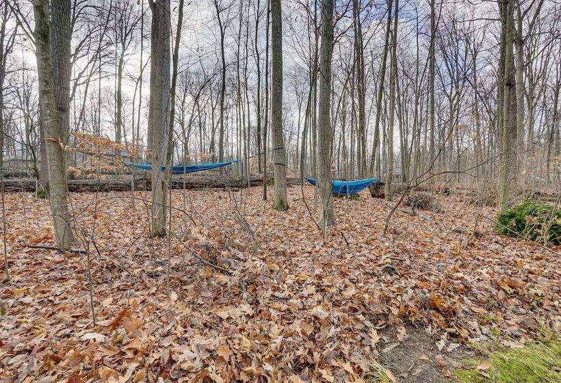 Spacious Fort Wayne Home W/ Hot Tub + Sauna!