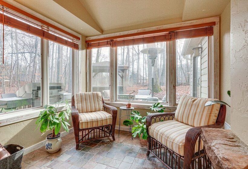 Spacious Fort Wayne Home W/ Hot Tub + Sauna!