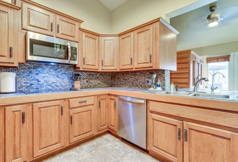 Spacious Fort Wayne Home W/ Hot Tub + Sauna!