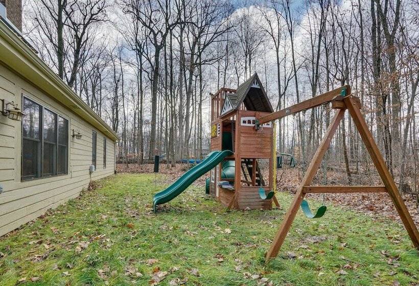 Spacious Fort Wayne Home W/ Hot Tub + Sauna!