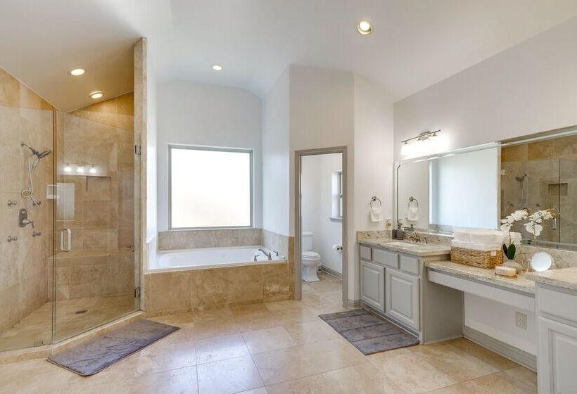 Spacious Houston Home ~ 12 Mi To Downtown!