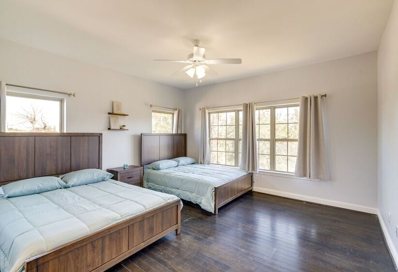 Spacious Houston Home ~ 12 Mi To Downtown!