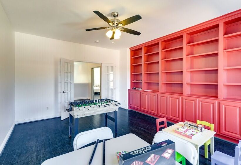 Spacious Houston Home ~ 12 Mi To Downtown!