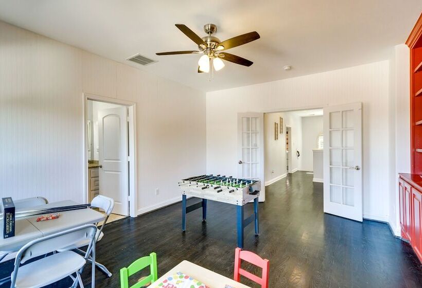 Spacious Houston Home ~ 12 Mi To Downtown!