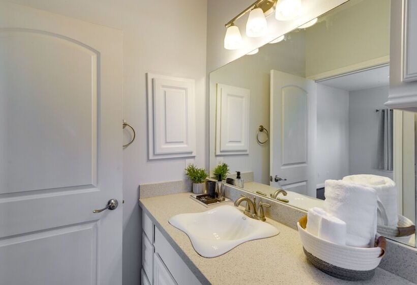 Spacious Houston Home ~ 12 Mi To Downtown!