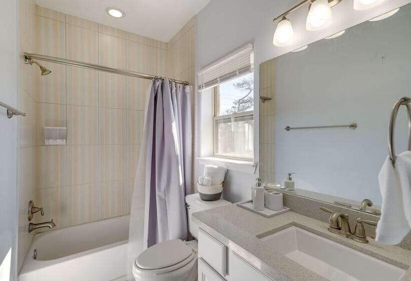 Spacious Houston Home ~ 12 Mi To Downtown!