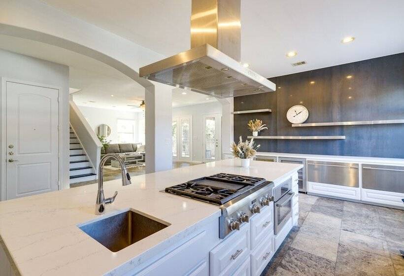 Spacious Houston Home ~ 12 Mi To Downtown!