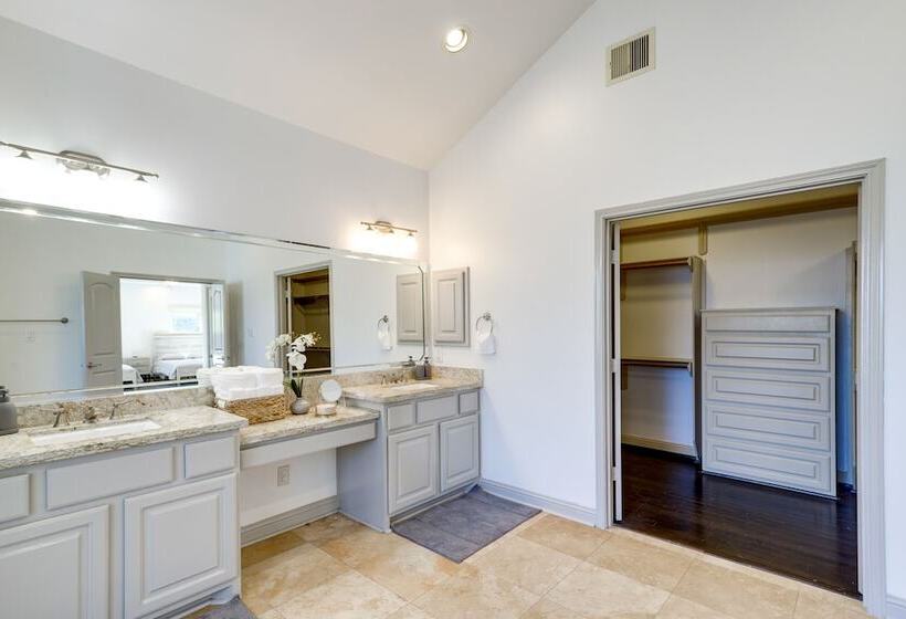 Spacious Houston Home ~ 12 Mi To Downtown!