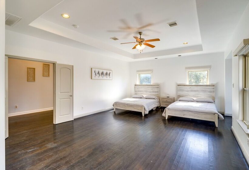 Spacious Houston Home ~ 12 Mi To Downtown!
