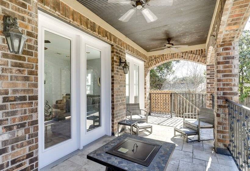 Spacious Houston Home ~ 12 Mi To Downtown!