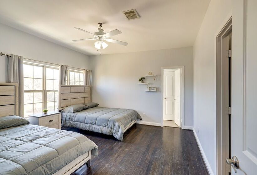 Spacious Houston Home ~ 12 Mi To Downtown!