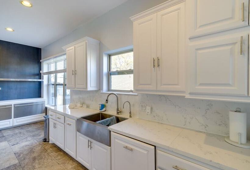 Spacious Houston Home ~ 12 Mi To Downtown!