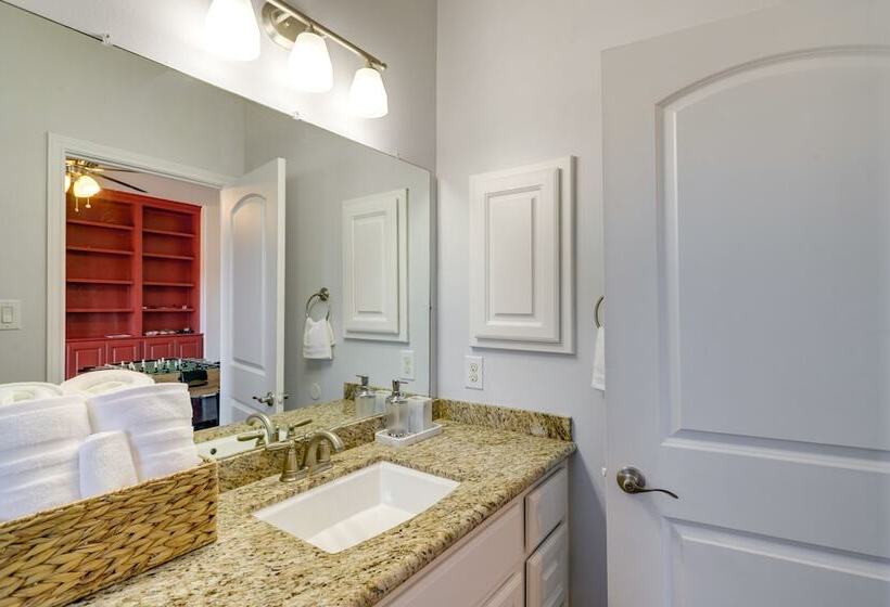 Spacious Houston Home ~ 12 Mi To Downtown!