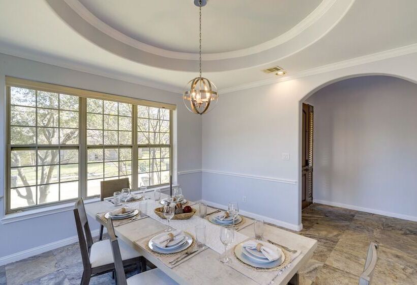 Spacious Houston Home ~ 12 Mi To Downtown!